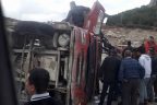 Cankurtaran’da kontrolden çıkan TIR devrildi, sürücü yaralandı