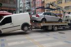 Kaldırımlar araçlardan kurtarılıyor