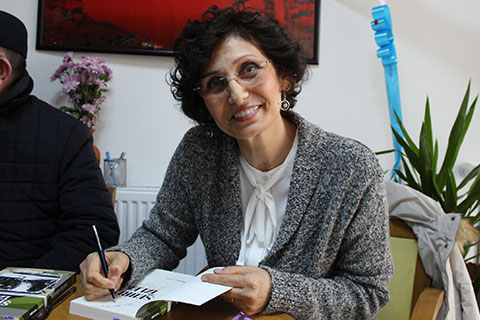 Uysal, “Şehrin İzleri”ni okurları için imzaladı