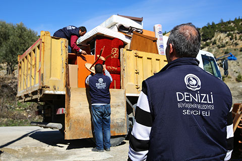 Sevgi Eli 125 bin kişiye dokundu