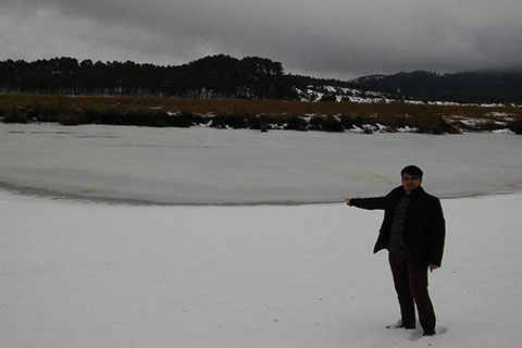 Süleymanlı Gölü buz tuttu
