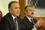 Vali Altıparmak müteahhitlere kızdı, bürokratları uyardı
