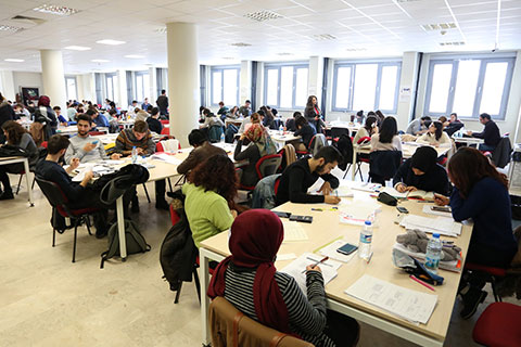 PAÜ’de kütüphane atağı