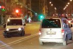 Polis aracına çarptı, kaçtı