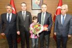 Vali Altıparmak başarılı öğrencileri ağırladı