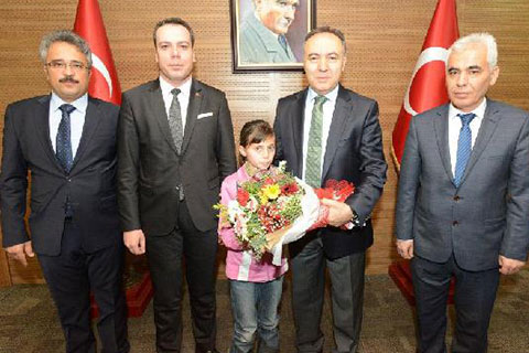Vali Altıparmak başarılı öğrencileri ağırladı
