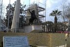 Büyükşehir ekipleri Atatürk heykelini bakıma aldı