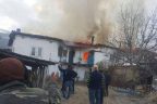 Sobadan çıkan yangın evi kül etti