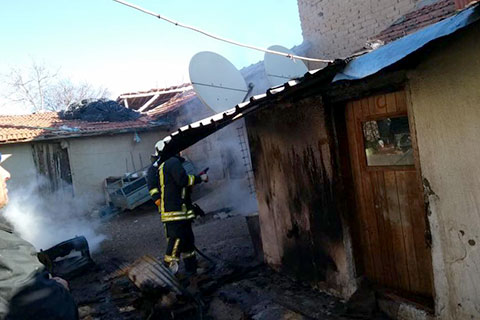 Söndürülmeyen kova ev yaktı