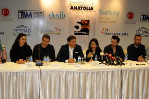 DENİB’in defilesi öncesi mankenler basınla buluştu