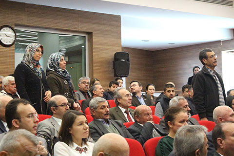 Halk gününe katıldılar, kaçak binalarına elektrik istediler
