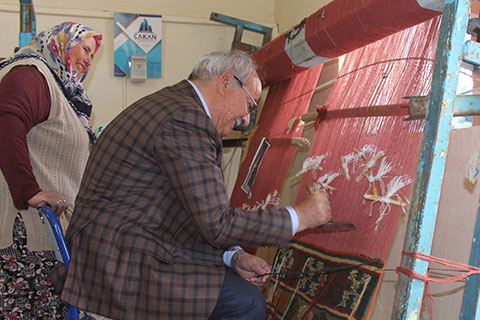 İp ve tezgah başkandan, kurs devletten