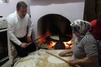Hem gözleme pişirdi hem ‘evet’ oyu istedi
