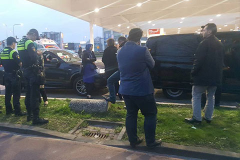 Denizlili gazetecinin objektifinden Hollanda’daki kritik gecenin fotoğrafı