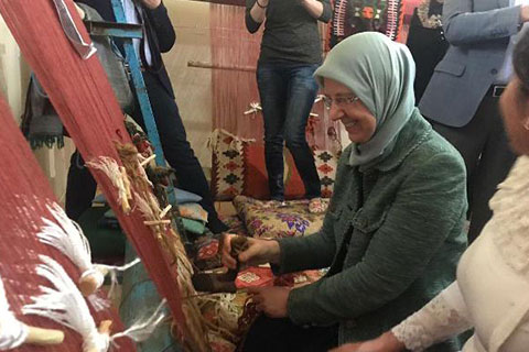 Kilim dokuyarak referandumu anlattı