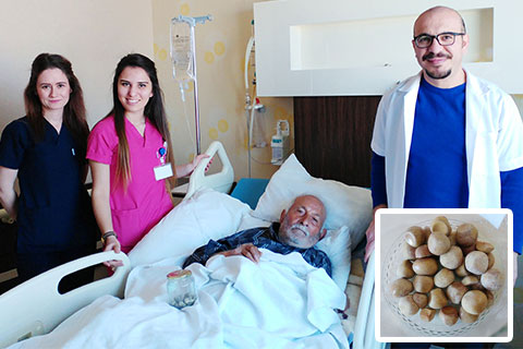 Tekden’de hastanın mesanesinden 30 taş çıkarıldı