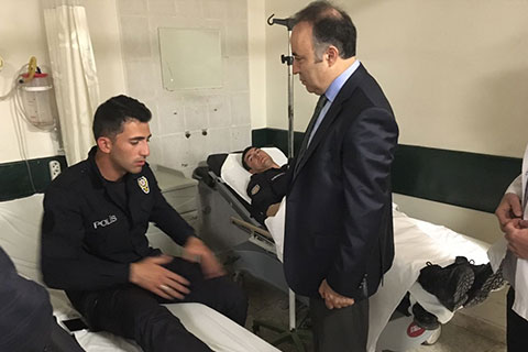 Vali Altıparmak’tan yaralı polislere ziyaret