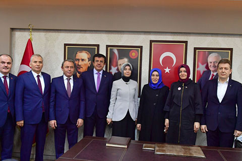 Bakan Kaya’dan kadınlara “Evet için çalışın” çağrısı