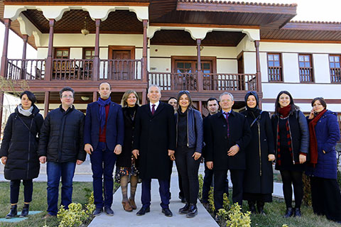 Büyükşehir ile tarihi sokak dokusu yaşatılıyor
