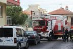 Kızıyla kendini mutfağa kilitledi, polis kurtardı