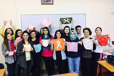 Kanser hastaları için 2 bin örgü hazırladılar