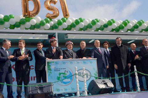 Tavas’ta 2 bakanın katılımı ile toplu temel atma töreni gerçekleştirildi