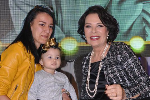 Hülya Koçyiğit hayranlarıyla buluştu