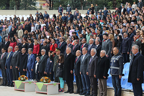 23 Nisan Ulusal Egemenlik ve Çocuk Bayramı törenleri soğuk nedeniyle sönük geçti