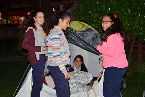 200 çocuk izci ecdadı için geceyi çadırlarda geçirdi