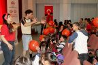 Çocuklar tiyatroya doydu