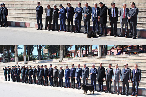 Yerde yatan köpek, İstiklal Marşı’nda ayağa kalkıp dakikalarca bekledi