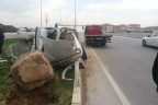 Kocabaş’ta kontrolden çıkan otomobil parçalandı, 2 kişi yaralandı