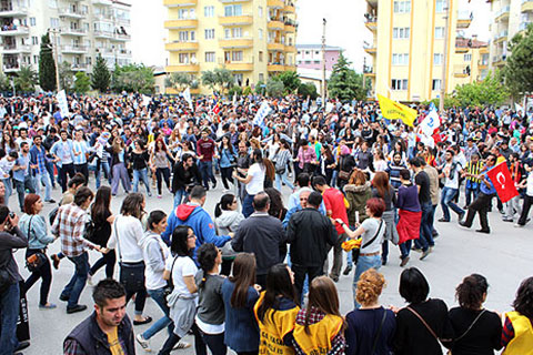 Denizli’de 1 Mayıs kutlaması Ulus Kavşağı’nda