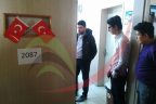 Sandık başında fotoğraf kavgası. Polis yaralandı, gözaltılar var