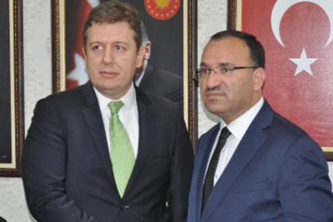 Bakan Bozdağ: “Başsavcı Alper kahramandı”