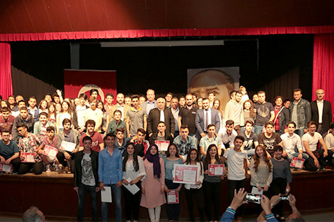 Genç tiyatroculardan muhteşem gala
