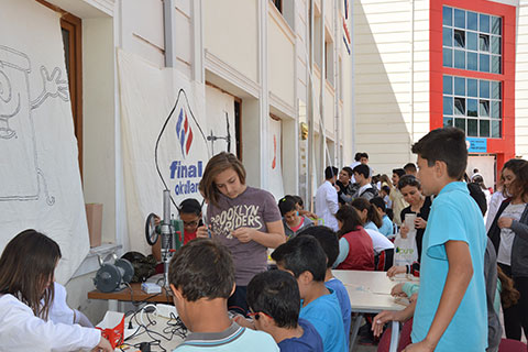 Final Okulları’nda Bilim Şenliği