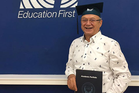 İbrahim Tan, Malta’da iki ay öğrenim görüp dil öğrendi