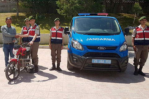 Motosiklet hırsızı jandarmadan kaçamadı