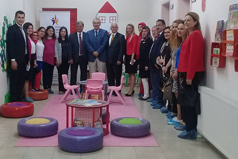 Atık malzemeden kütüphane yaptılar