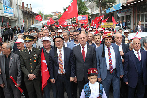 Tavas Belediyesi, Gençlik Haftası kutlamaları kapsamında Zeybekler Günü düzenledi