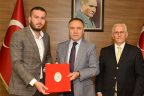 Okul projesini eğitime bağışladı
