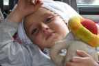 Çadırda yaşayan 5 yaşındaki Zehra, tümörle mücadele ediyor