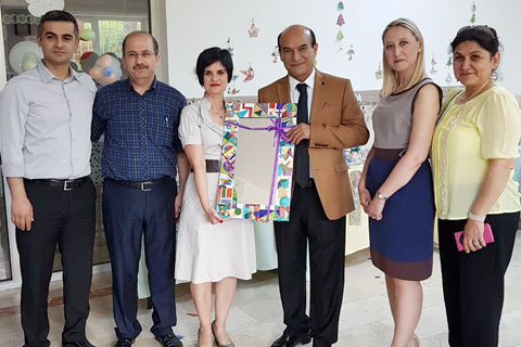 Doğan Demircioğlu Emsan İlkokulu öğrencilerinin hazırladığı 1400 eserlik çini sergisi açıldı