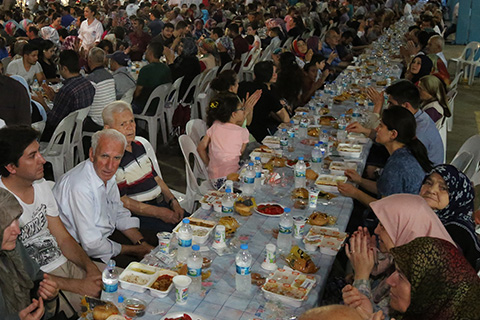 2 mahallede 4 bin kişiye iftar