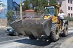 Başkan Gülbay’dan eriyen asfalt tepkisi