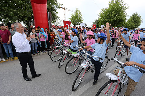 Büyükşehir’den çevreci okullara bisiklet