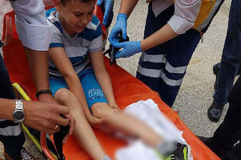 12 yaşındaki Ali’nin bacağına demir saplandı