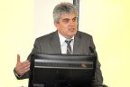 İlk savunmasını sedye üzerinde yaptı