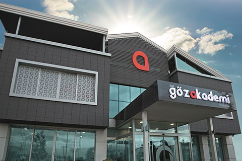 Gözakademi sayesinde 24 yıl sonra görmeye başladı